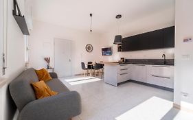 Shiny Home Verona